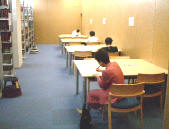 世田谷区立玉川台図書館の自習室