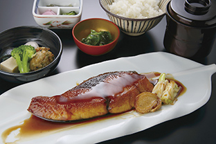 (金曜日限定メニュー)<br>ぶり照り焼き御膳